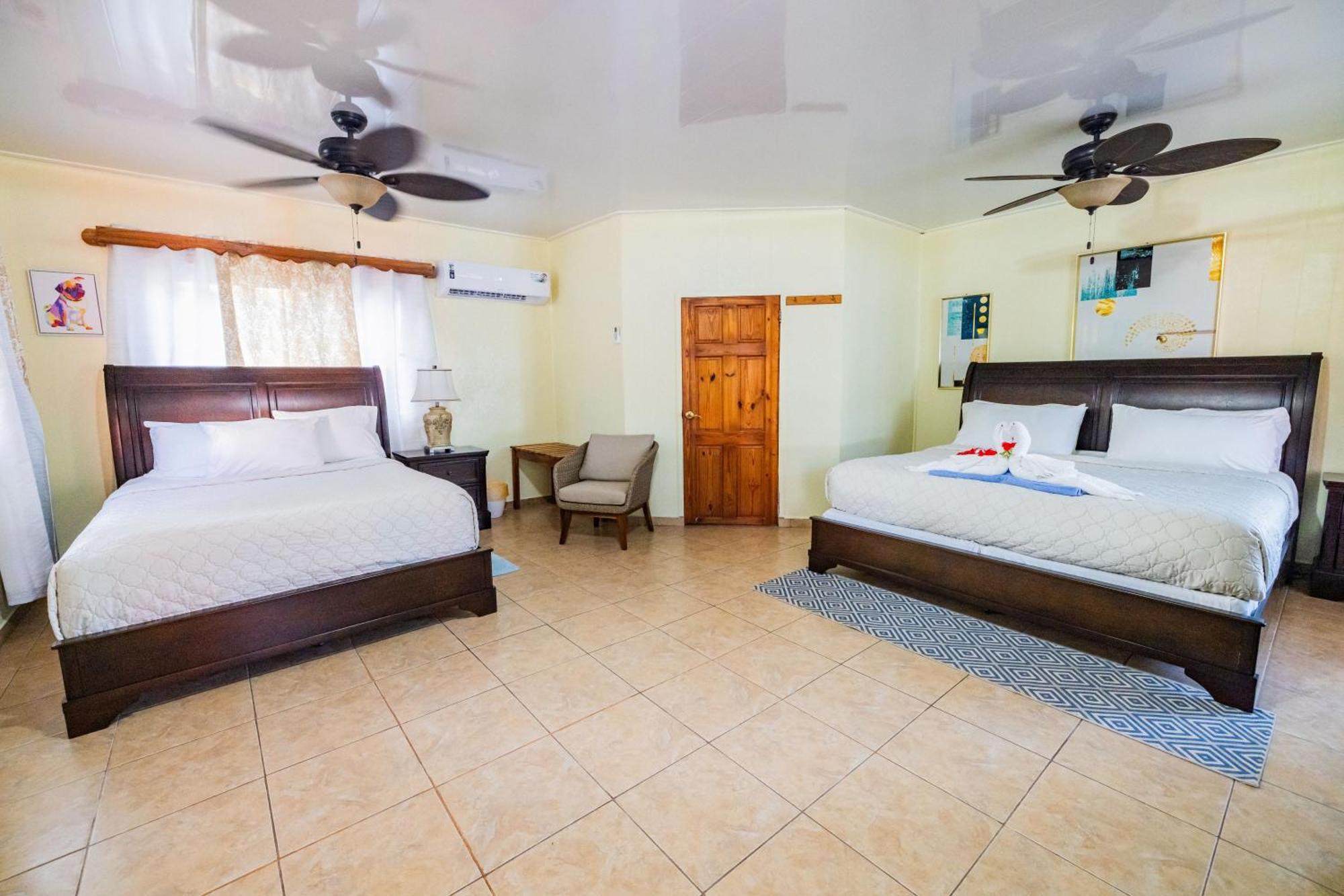 Blue Marlin Beach Resort Dangriga Extérieur photo