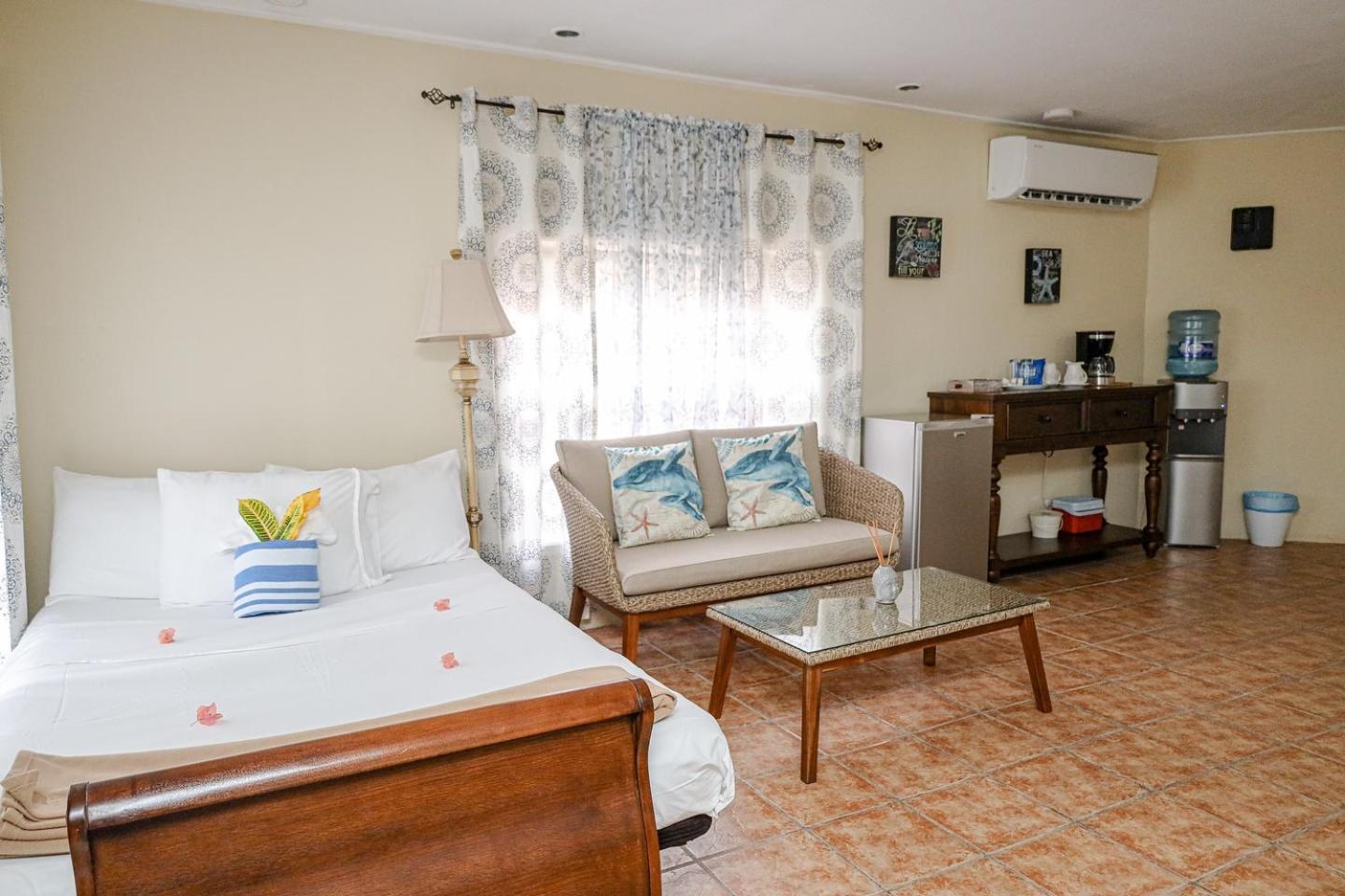 Blue Marlin Beach Resort Dangriga Extérieur photo