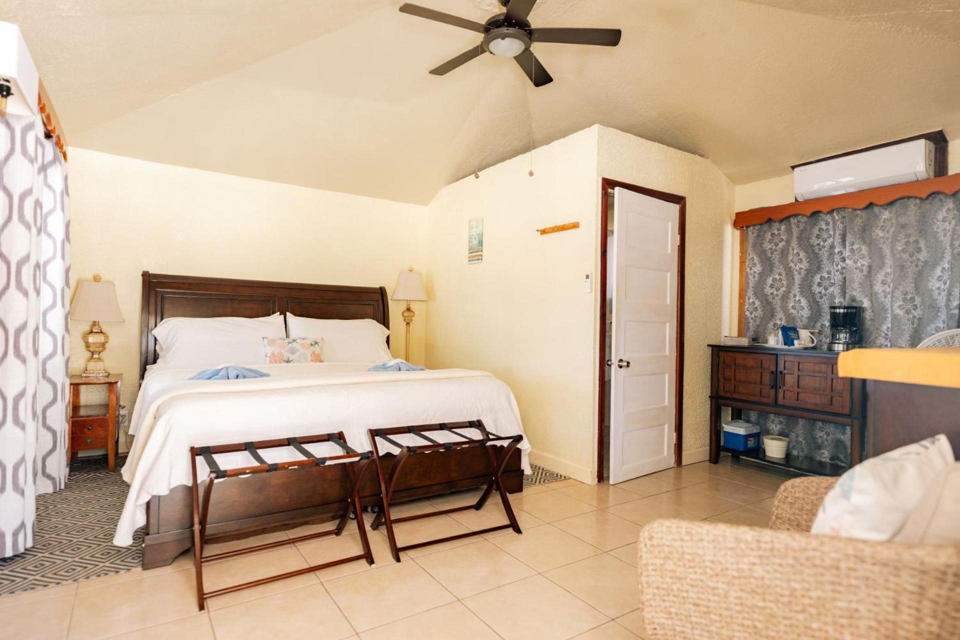 Blue Marlin Beach Resort Dangriga Extérieur photo