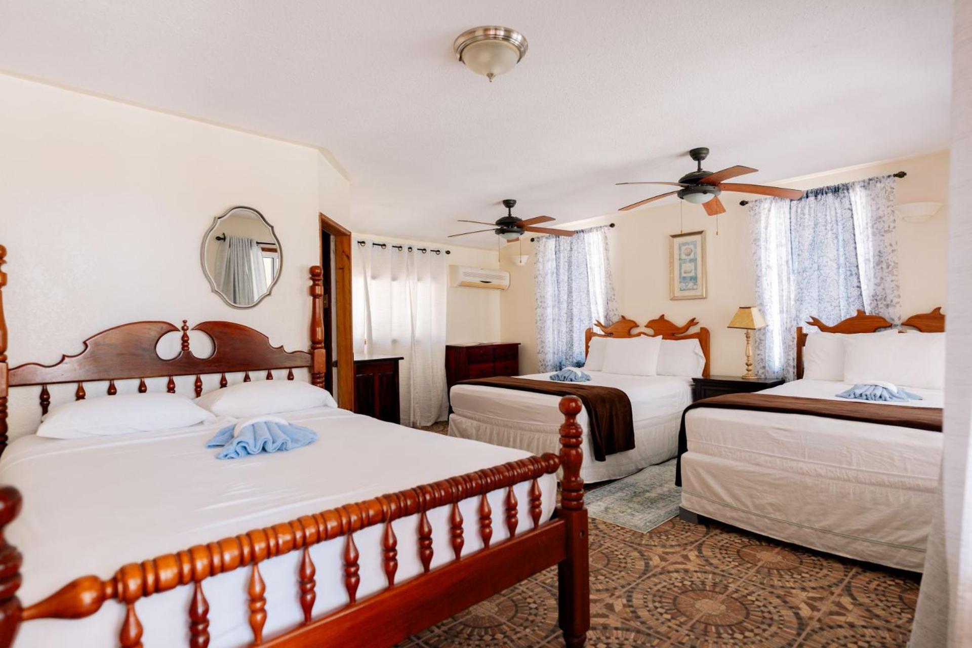 Blue Marlin Beach Resort Dangriga Extérieur photo
