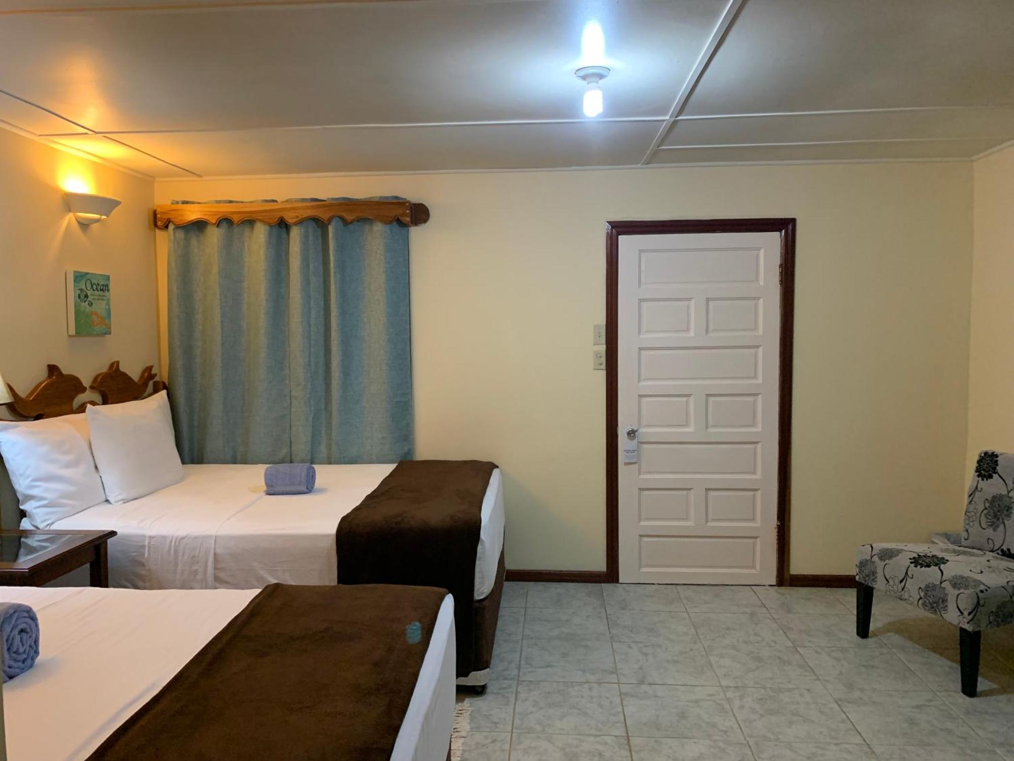 Blue Marlin Beach Resort Dangriga Chambre photo