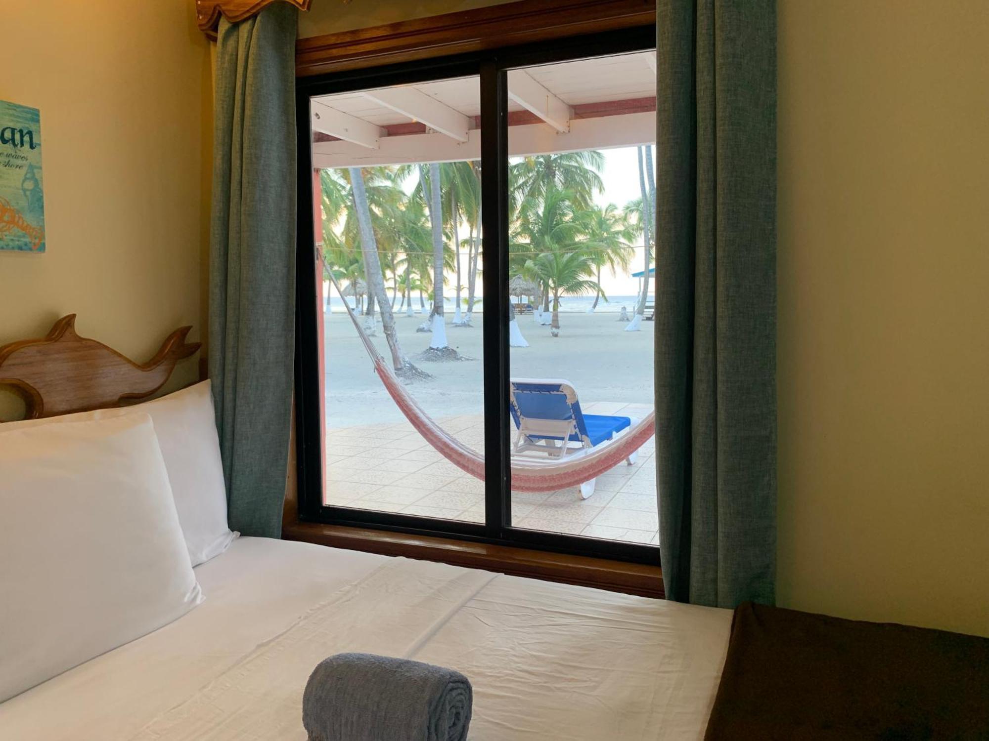 Blue Marlin Beach Resort Dangriga Extérieur photo